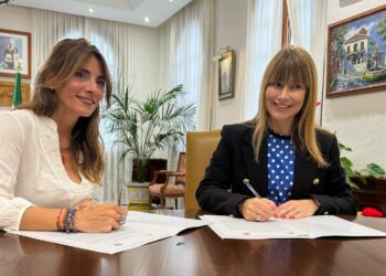 Junta y Ayuntamiento de Mijas firman un acuerdo institucional por la Infancia y la Adolescencia