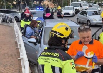 Una mujer herida en un accidente de tráfico por colisión entre dos vehículos en Torremolinos