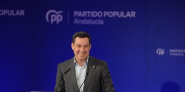 El PP mantendría su mayoría absoluta en Andalucía y el PSOE-A de Montero bajaría de 30 escaños según el Centra