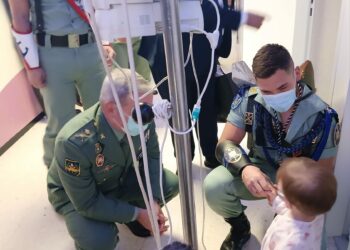 La Legión visita el Hospital Materno Infantil de Málaga