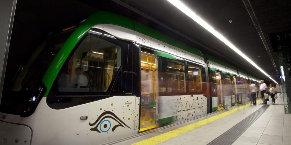 El metro de Málaga reanuda su funcionamiento tras la suspensión por el apagón eléctrico