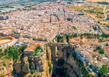 La Junta presenta al sector turístico de Ronda el refuerzo de la promoción tras el corte de la A-397