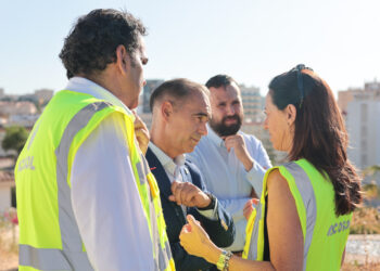 Acosol ultima la reparación de la avería de la red en alta a su paso por Benalmádena