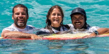 La surfista marbellí Sarah Almagro triunfa en Hawái