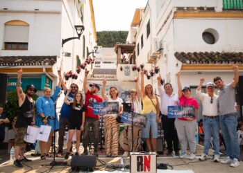 Aguas de Benahavís transforma las tapas de alcantarilla en lienzos y en arte lo invisible