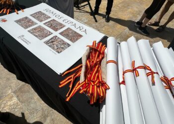 El Ayuntamiento de Fuengirola honra la historia nacional con la inauguración de la obra cultural y didáctica ‘Somos España’