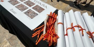 El Ayuntamiento de Fuengirola honra la historia nacional con la inauguración de la obra cultural y didáctica ‘Somos España’