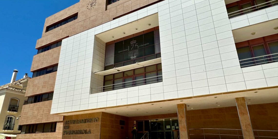 El Ayuntamiento de Fuengirola refuerza su solvencia financiera, cerrando el ejercicio 2024 con todos sus parámetros económicos en positivo