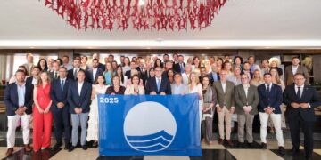 Málaga, provincia andaluza con el mayor número de Banderas Azules: 34 de ellas son de la Costa del Sol