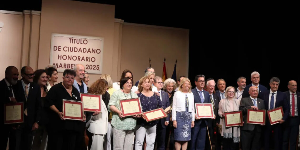 Marbella reconoce a 16 vecinos como Ciudadanos Honorarios por su aportación a la ciudad