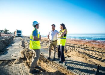 Acosol lleva a cabo maniobras de limpieza de emergencia del colector principal de saneamiento integral en la zona de La Víbora
