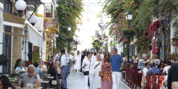 Marbella recibe 182.000 visitantes en el primer cuatrimestre de 2025 y registra un aumento del 10% en empleo hotelero y de un 3% en rentabilidad