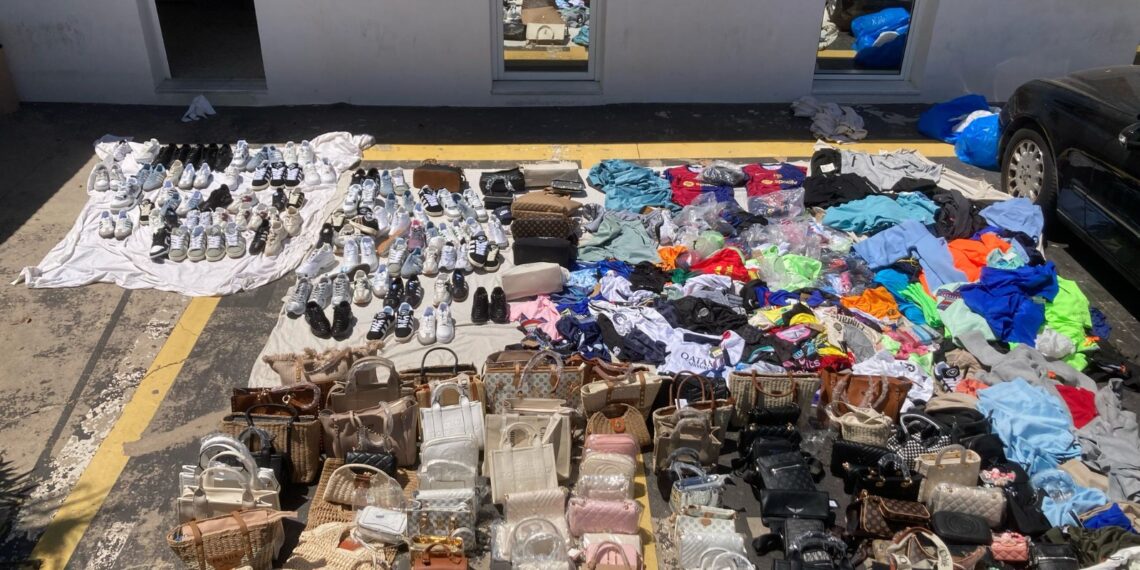 La Policía Local de Torremolinos interviene en lo que va de año casi dos toneladas de productos procedentes de la venta ambulante ilegal