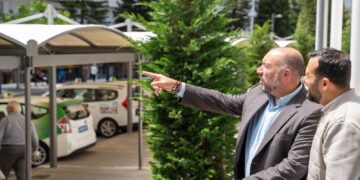 El Ayuntamiento de Benalmádena acomete mejoras en la céntrica parada de taxi de Arroyo de la Miel