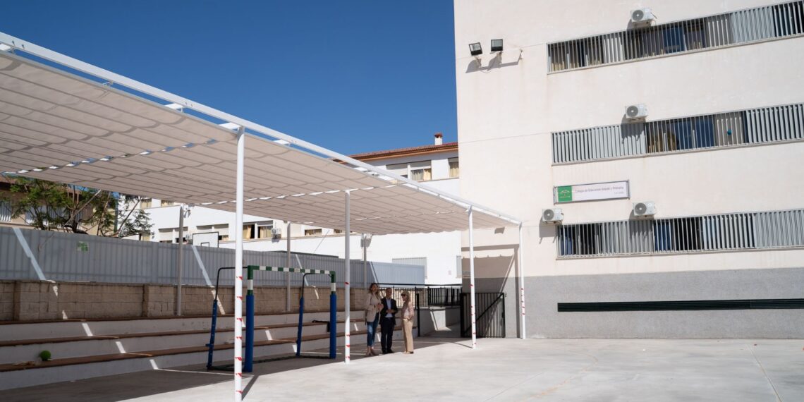 Benalmádena culmina la creación de nuevas zonas de sombra en nueve centros de Infantil y Primaria