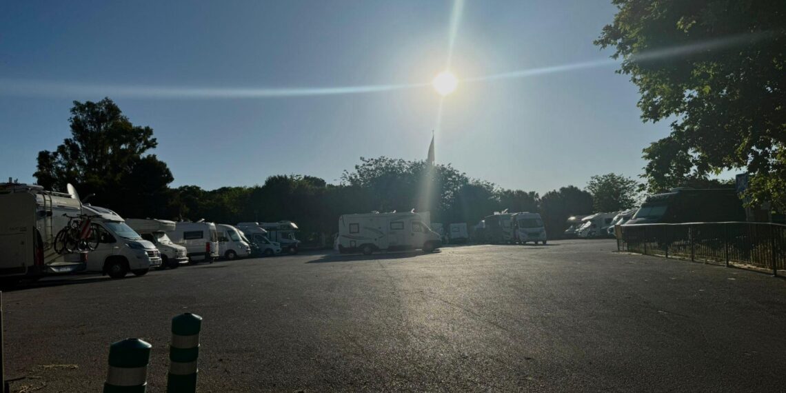 AFESOL gestionará el área de estacionamiento de autocaravanas en la explanada del recinto ferial de Arroyo de la Miel