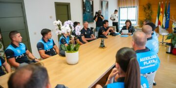 Torremolinos refuerza la seguridad en el litoral con la incorporación de 15 auxiliares de playa