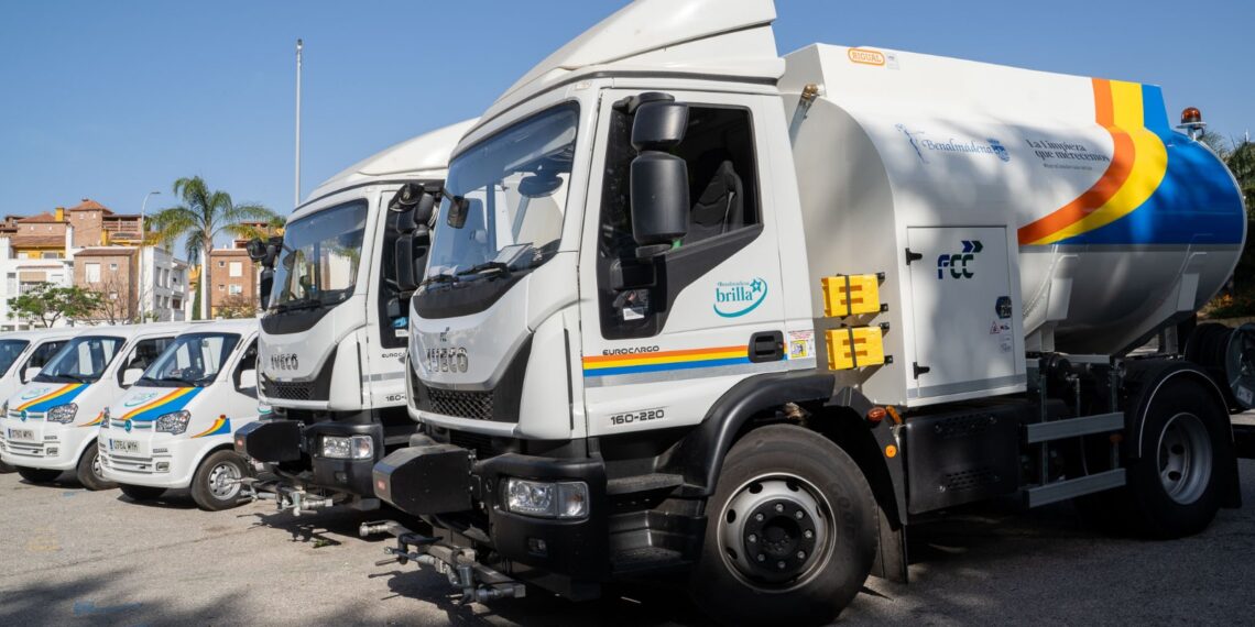 Llegan tres nuevos camiones de limpieza para reforzar el servicio en los meses de verano