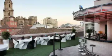 Málaga cierra el primer cuatrimestre de 2025 superando el millón de pernoctaciones hoteleras