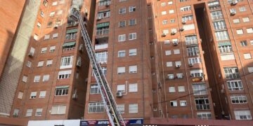 Un grave incendio en Málaga deja 15 hospitalizados, dos personas muy graves, otra en estado crítico y un perro fallecido