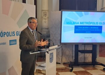 Salado destaca la apuesta de la Diputación por las energías renovables y la concienciación ciudadana como pilares en la lucha contra el cambio climático