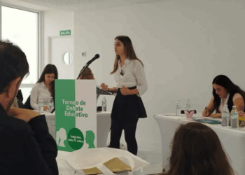 El IES Fuengirola N.º 1, premiado en las finales regionales del torneo de debate escolar