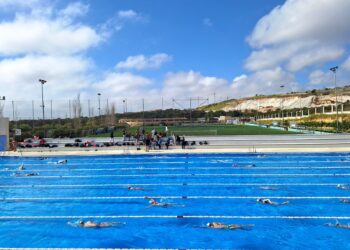 Torremolinos invierte más de 60.000 euros en la instalación de nuevas mantas térmicas en la piscina Virgen del Carmen III