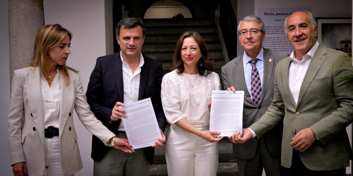 El PP de Málaga y Cádiz firman un manifiesto para reclamar al Gobierno inversiones «estratégicas y prioritarias» en la Costa del Sol y en el Campo de Gibraltar