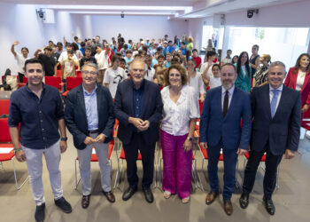 Pedro Piqueras pide a los escolares malagueños que eviten la adicción a las pantallas