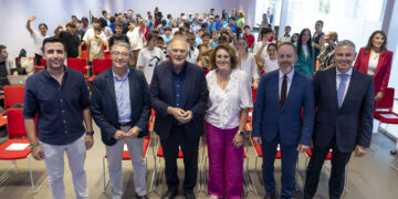 Pedro Piqueras pide a los escolares malagueños que eviten la adicción a las pantallas