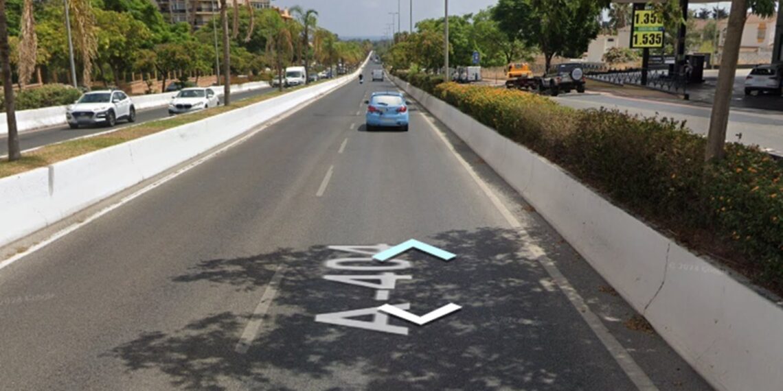 Dos mujeres y dos menores, evacuados al hospital en Málaga tras una colisión múltiple de vehículos