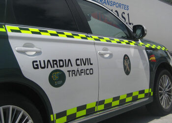 Fallece un motorista al ser arrollado por una máquina niveladora en Coín