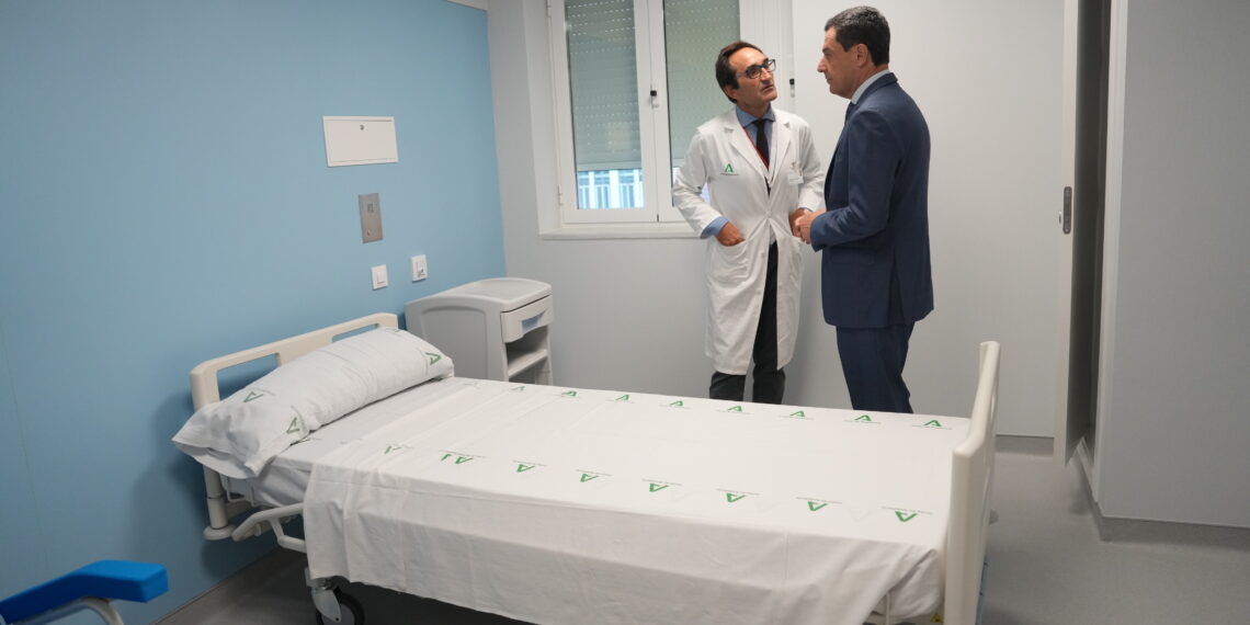 Moreno destaca el compromiso del Gobierno andaluz con la salud mental, su prevención y su detección precoz