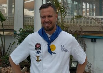 Miguel León, espetero de La Mar Bonita, sigue acumulando éxitos: «Lo más importante es la calidad de la sardina»