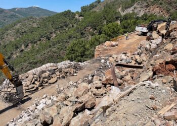 Las obras de reparación de la carretera Ronda-San Pedro afrontan ya la reconstrucción del tablero