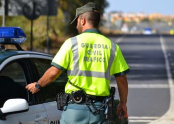 Hasta tres kilómetros de retenciones en la A-7 a la altura de Estepona tras la colisión de dos vehículos