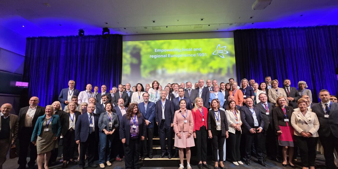 García Urbano defiende en Europa su modelo sostenible de generación de recursos hídricos a través de una planta desaladora con energía fotovoltaica