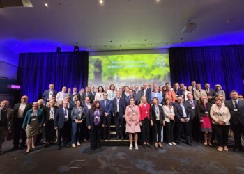 García Urbano defiende en Europa su modelo sostenible de generación de recursos hídricos a través de una planta desaladora con energía fotovoltaica