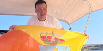 El benalmadense Rogelio Núñez completa un triple cruce a nado entre Ibiza y Formentera por una causa solidaria