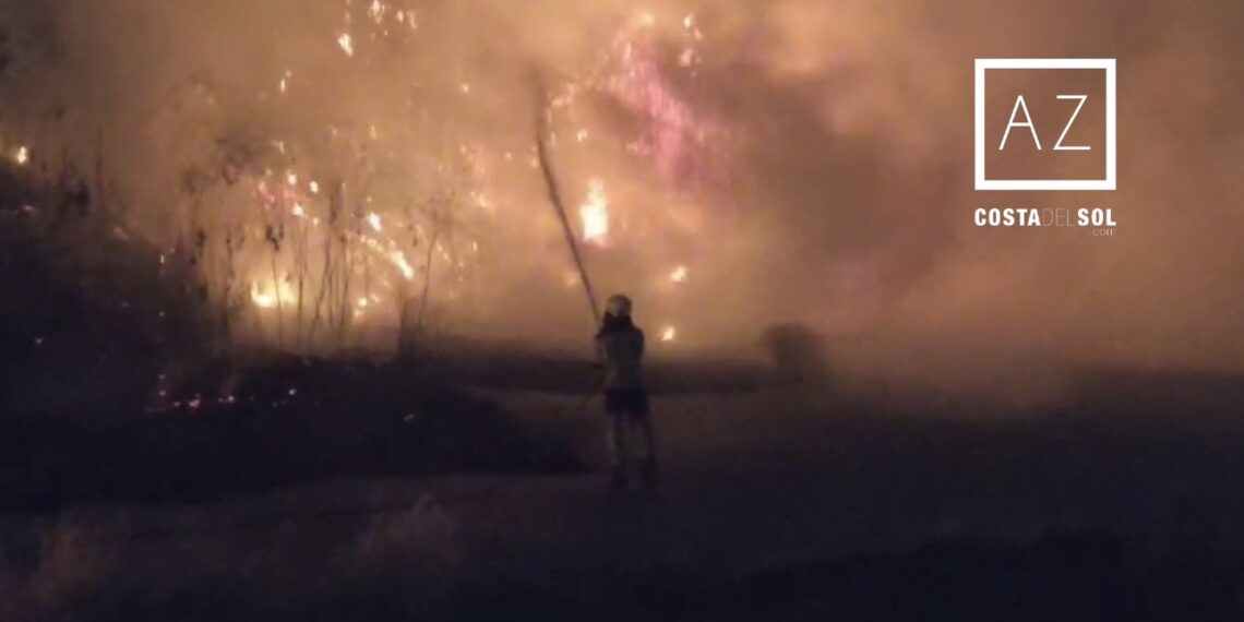 Alarma en Benalmádena por un incendio en las inmediaciones del parque Tivoli