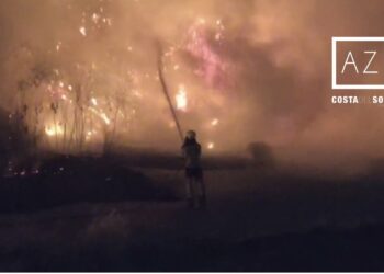 Alarma en Benalmádena por un incendio en las inmediaciones del parque Tivoli