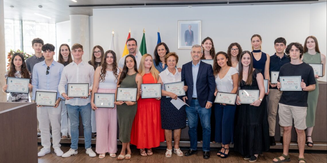 El Ayuntamiento reconoce a los 21 mejores alumnos de Bachillerato de Estepona en la XII edición de los Premios a la Excelencia Educativa