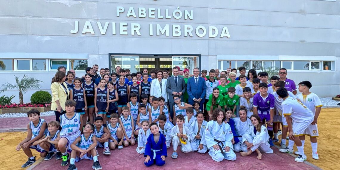Torremolinos inaugura el pabellón deportivo ‘Javier Imbroda’, un nuevo equipamiento que dará servicio a 2.000 deportistas