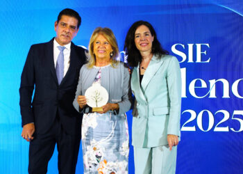Marbella recibe un galardón a su excelencia turística en el marco de los Premios SIE