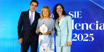 Marbella recibe un galardón a su excelencia turística en el marco de los Premios SIE