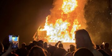 Hogueras, júas y deseos: así se vive San Juan en la Costa del Sol