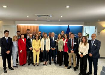 El PP de Málaga traslada a la Comisión Europea la necesidad de actuar de forma “urgente” en transporte para evitar el colapso de la Costa del Sol