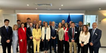 El PP de Málaga traslada a la Comisión Europea la necesidad de actuar de forma “urgente” en transporte para evitar el colapso de la Costa del Sol