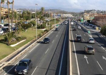 Caos en la A-7: Un herido y diez kilómetros de colapso por un accidente en Las Chapas