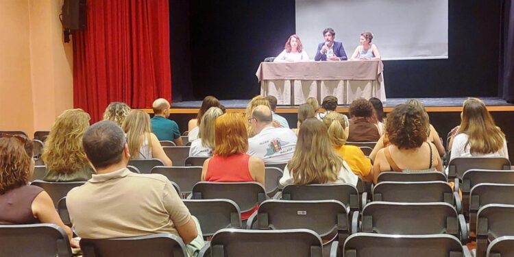 13/06/2025 El diputado de Tercer Sector y Cooperación Internacional, Francisco José Martín, se reúne con entidades sociales de la Costa del Sol Occidental
POLITICA ANDALUCÍA ESPAÑA EUROPA MÁLAGA
DIPUTACIÓN